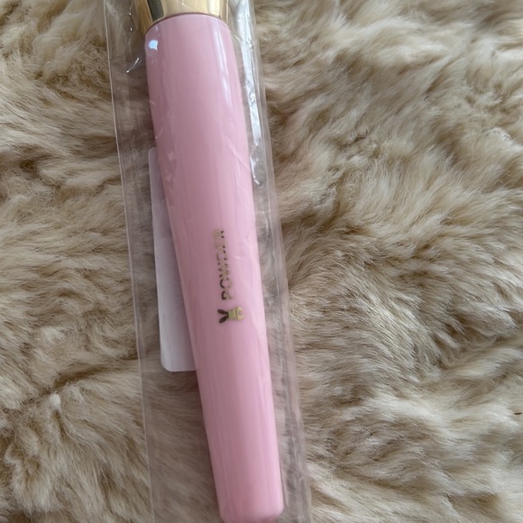 Too Faced Powder Brush - Picture 2 of 2